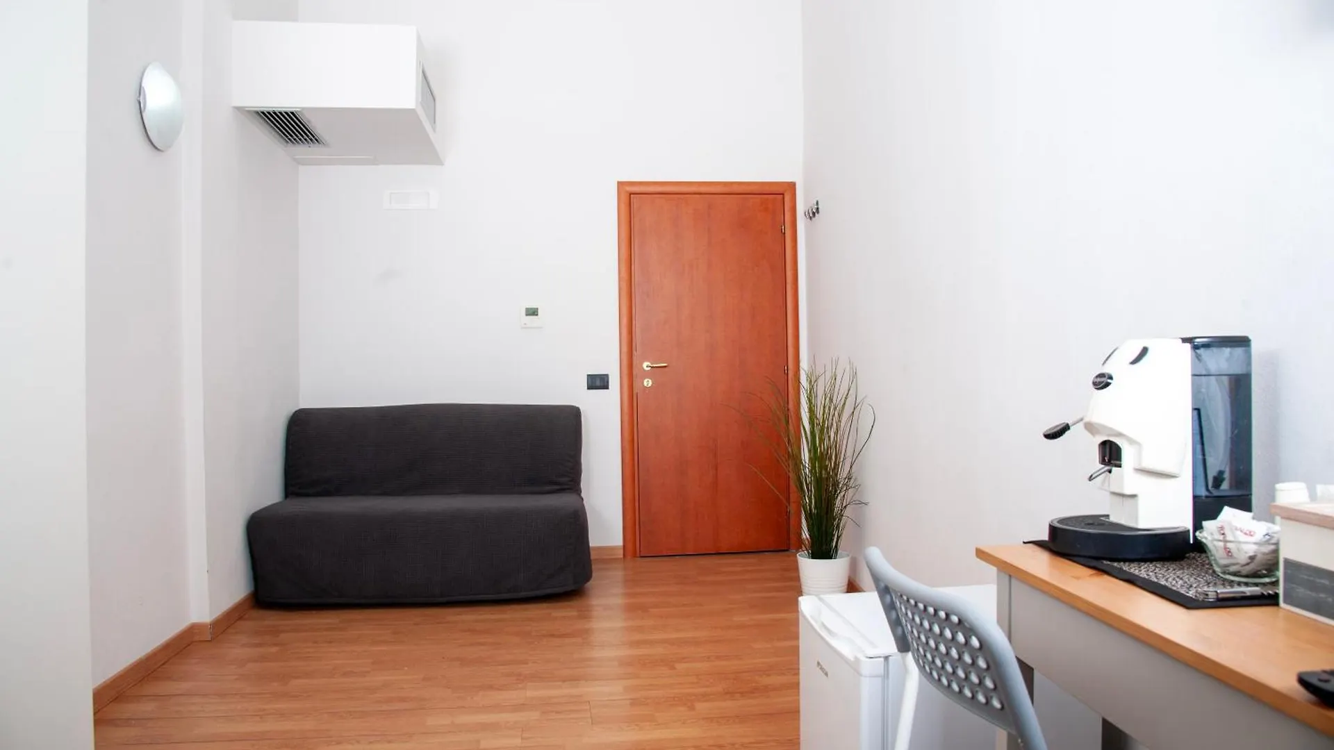 Palazzo Carafa Della Spina Room And Apartment Naples 3*,