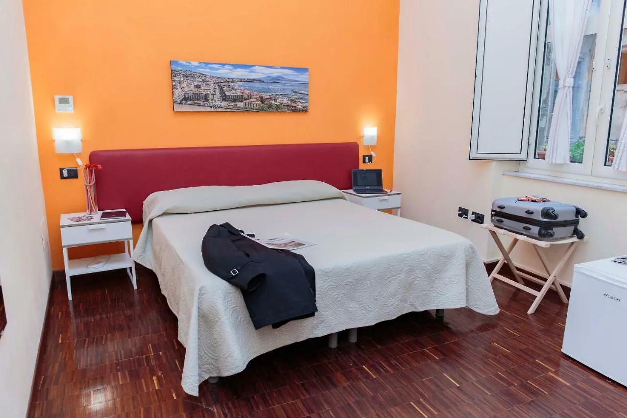 Palazzo Carafa Della Spina Room And Apartment Naples 3*,  Italie