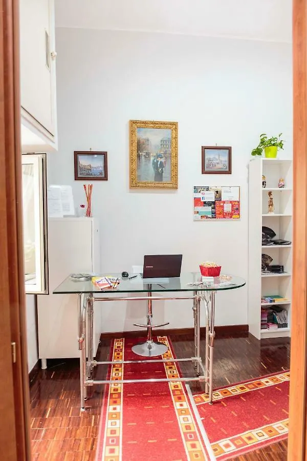 Palazzo Carafa Della Spina Room And Apartment Naples 3*,  Italie